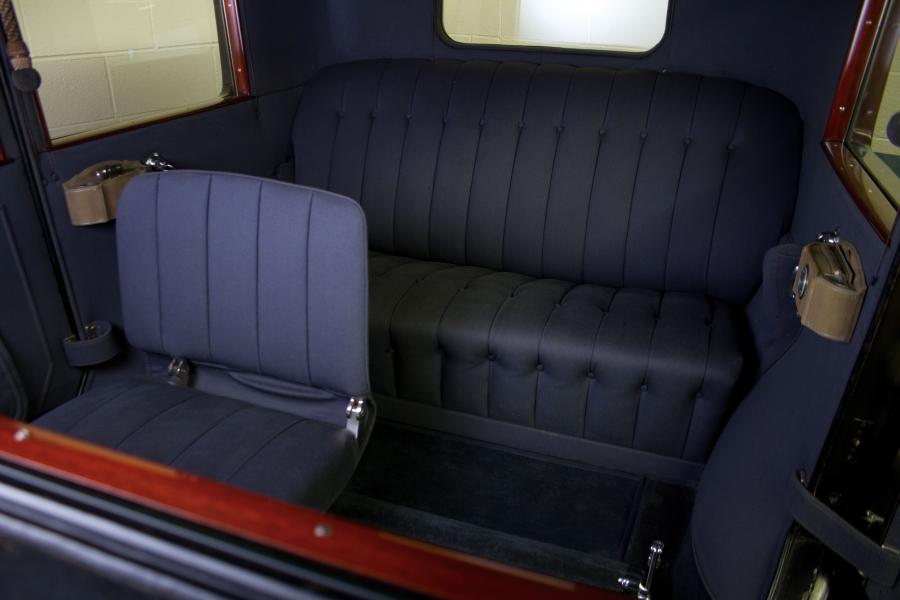  Lincoln Model L Limousine 1927 года  (фото 12 из 24)